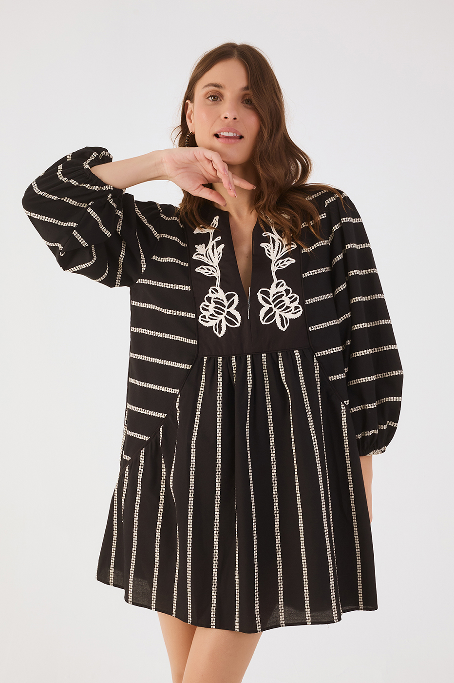 Black Embroidered Flowers V Neck Cotton Mini Dress_3