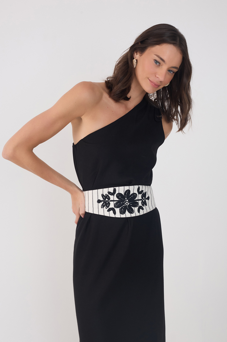 Black One-Shoulder Embroidered Midi Dress_3