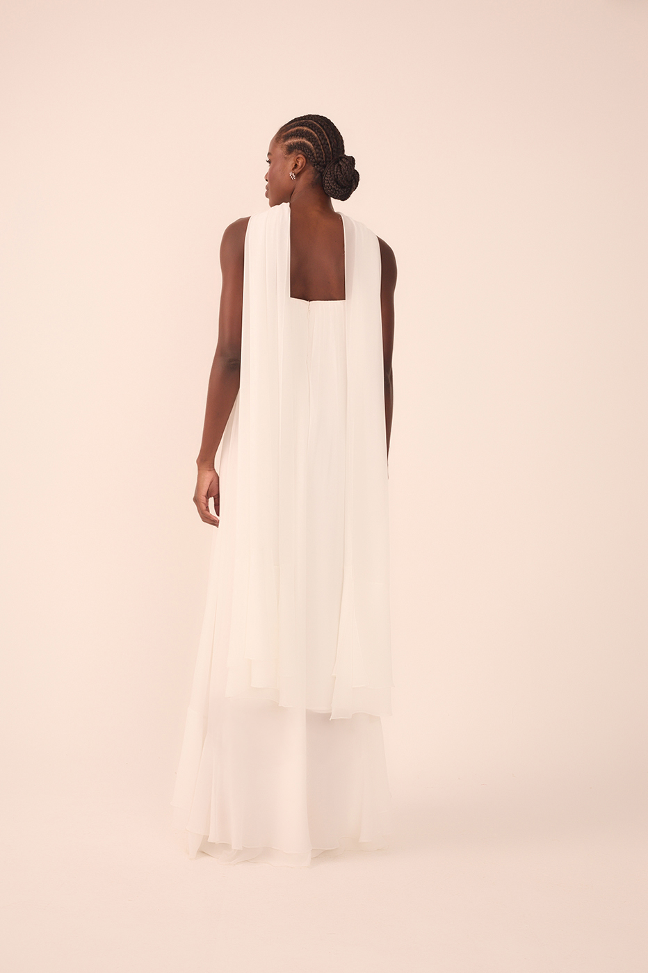 Off-White Chiffon Strapless Gown with Waist Tie – Thati Amorim Collection_6
