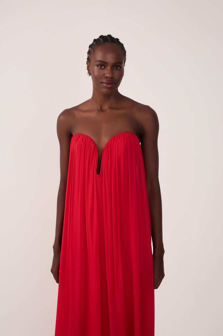 Sunset Red Chiffon Strapless Gown with Waist Tie – Thati Amorim Collection_7