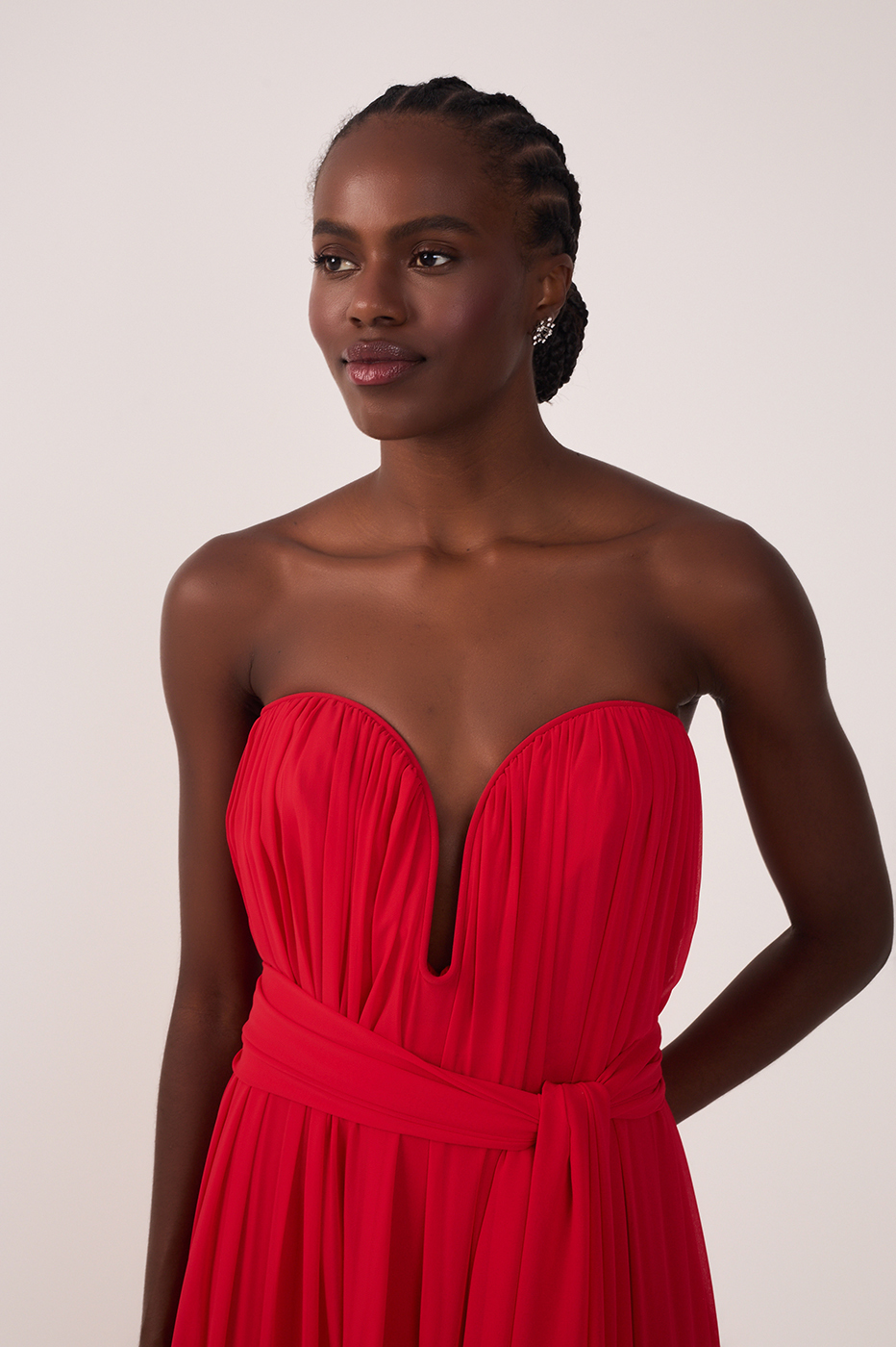 Sunset Red Chiffon Strapless Gown with Waist Tie – Thati Amorim Collection_9