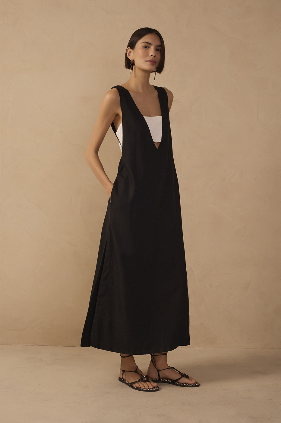 Black Cut-Out Side Slit Linen Midi Dress_1