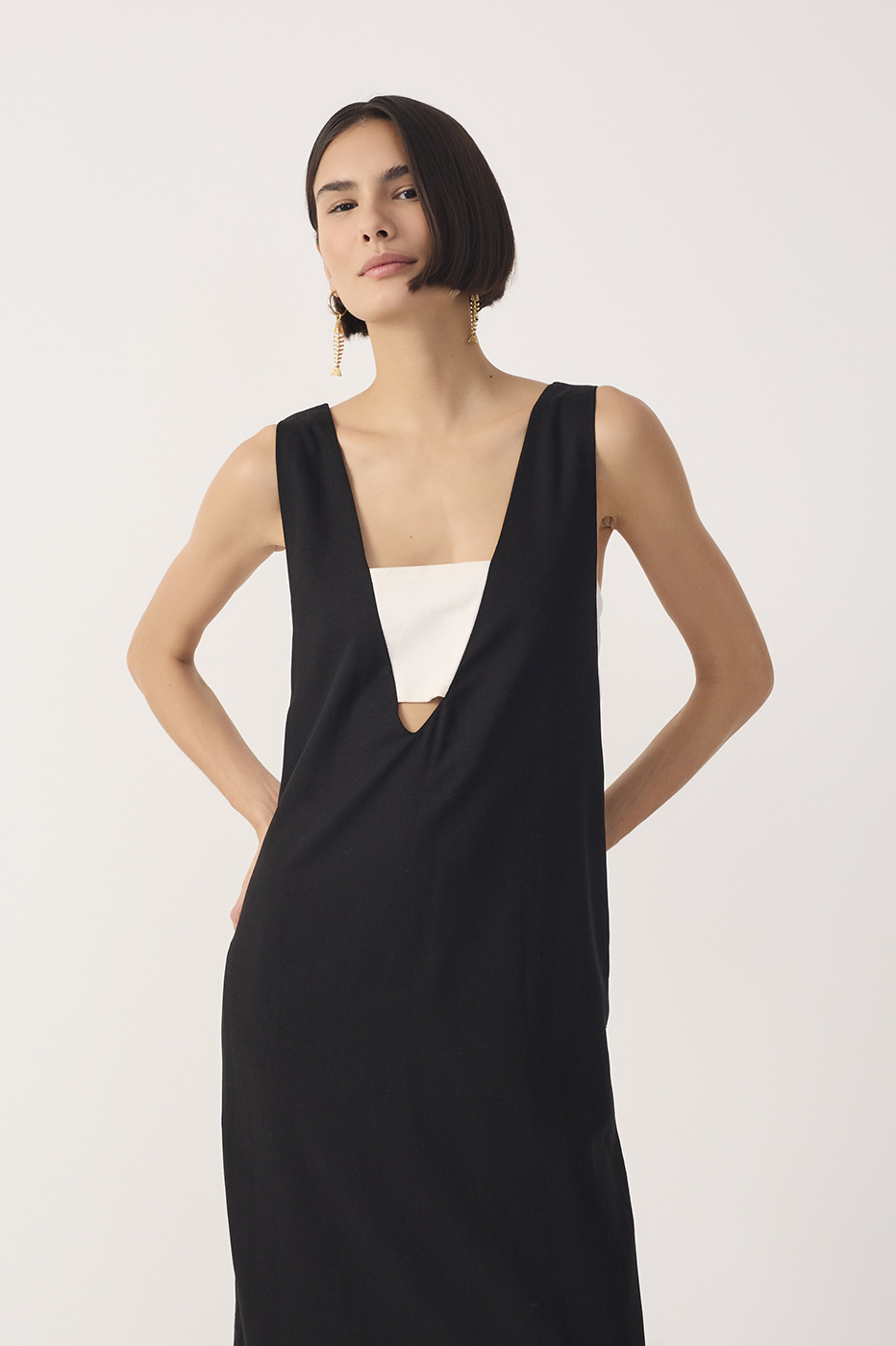 Black Cut-Out Side Slit Linen Midi Dress_4