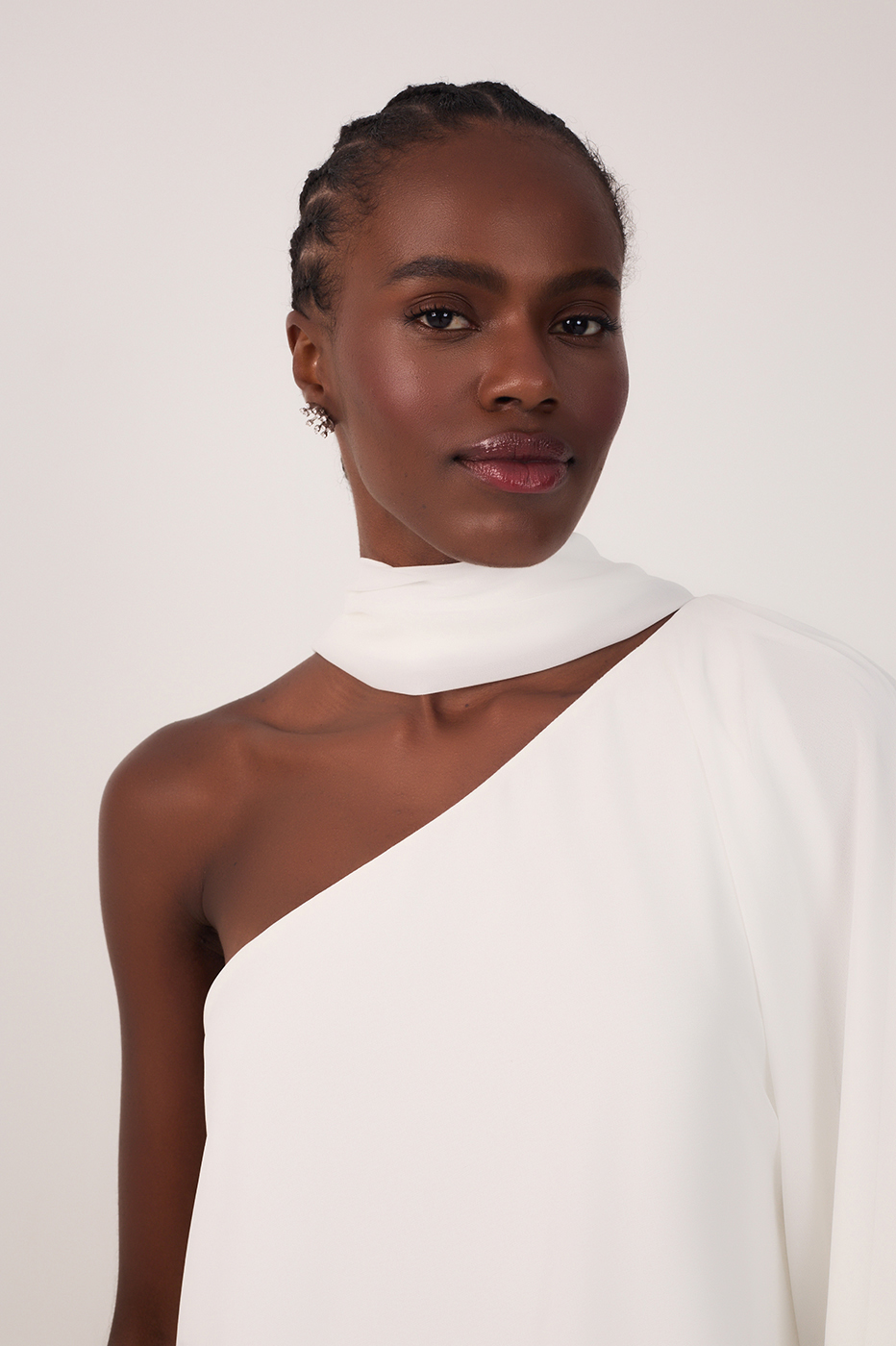 Off White Asymmetric One-Shoulder Chiffon Gown with Waist Tie -  Thati Amorim Collection