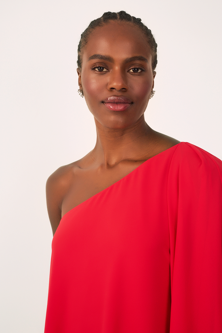 Sunset Red Asymmetric One-Shoulder Chiffon Gown with Waist Tie – Thati Amorim Collection
