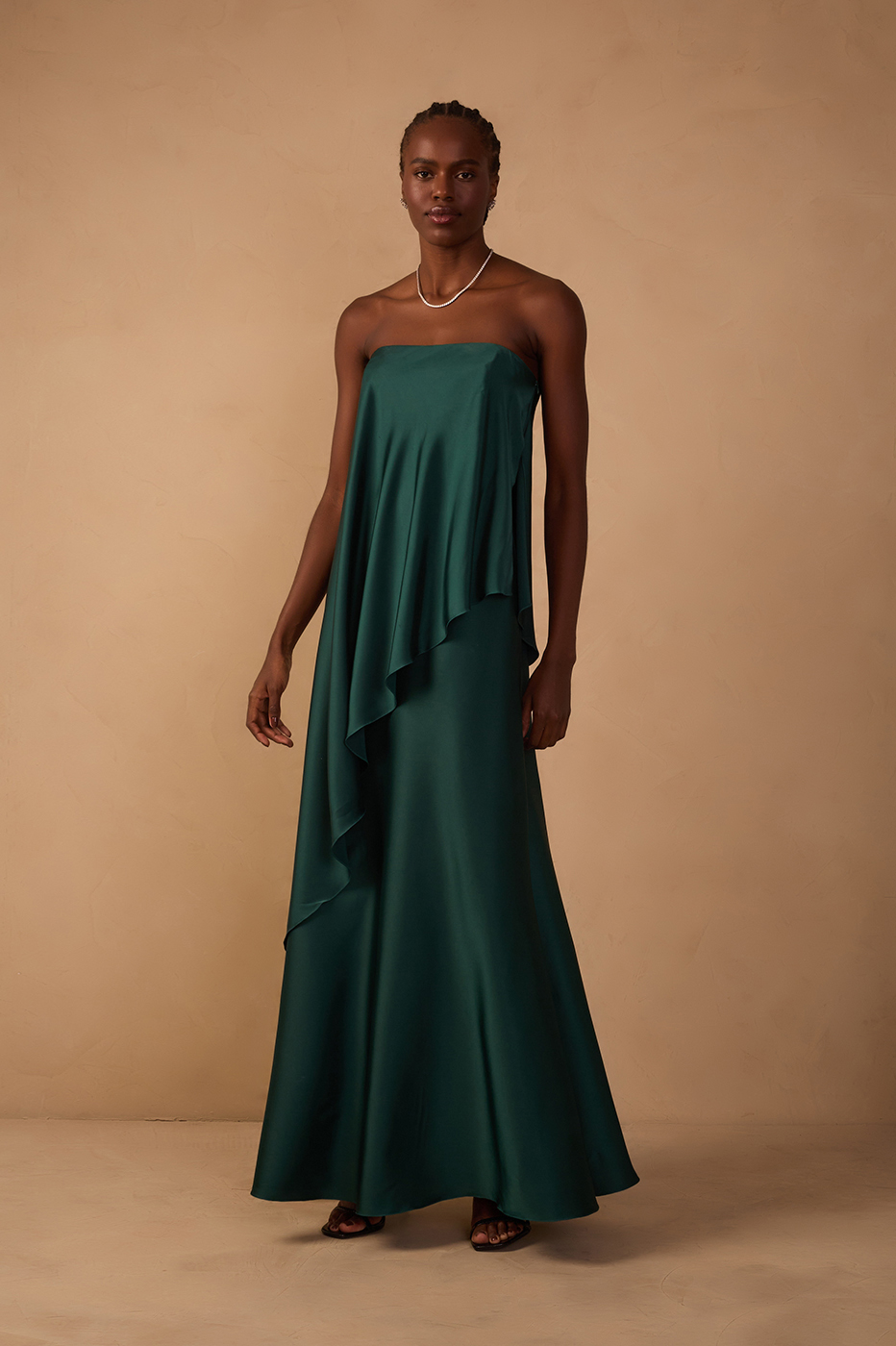 Pomar Green Strapless Satin Gown - Thati Amorim Collection_2