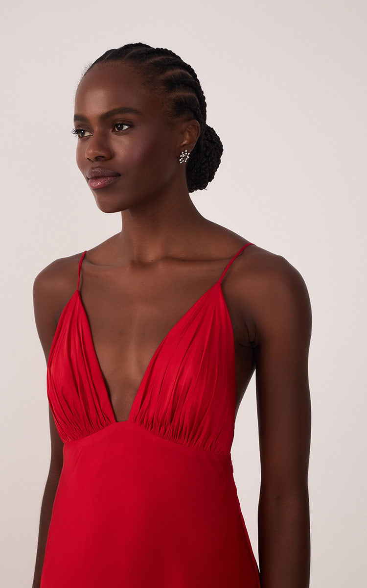 Sunset Red Draped Satin V-Neck Gown with Spaghetti Straps – Thati Amorim Collection_6