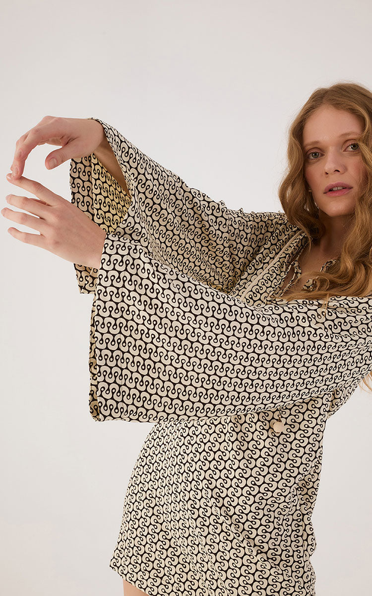 Black Ipanema Neckline Ties Kimono Sleeve Crepe Mini Dress_4