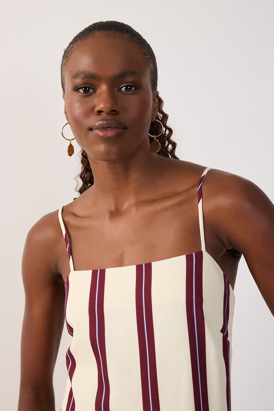 Off-white Linear Square Neck Side Slit Adjustable Straps Maxi Dress_5