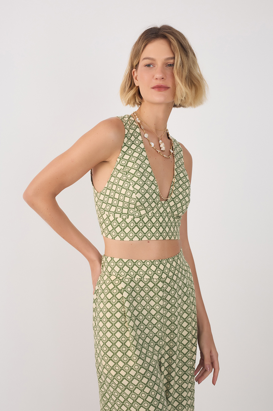 Green Amanhecer V Neck Sleeveless Top_3