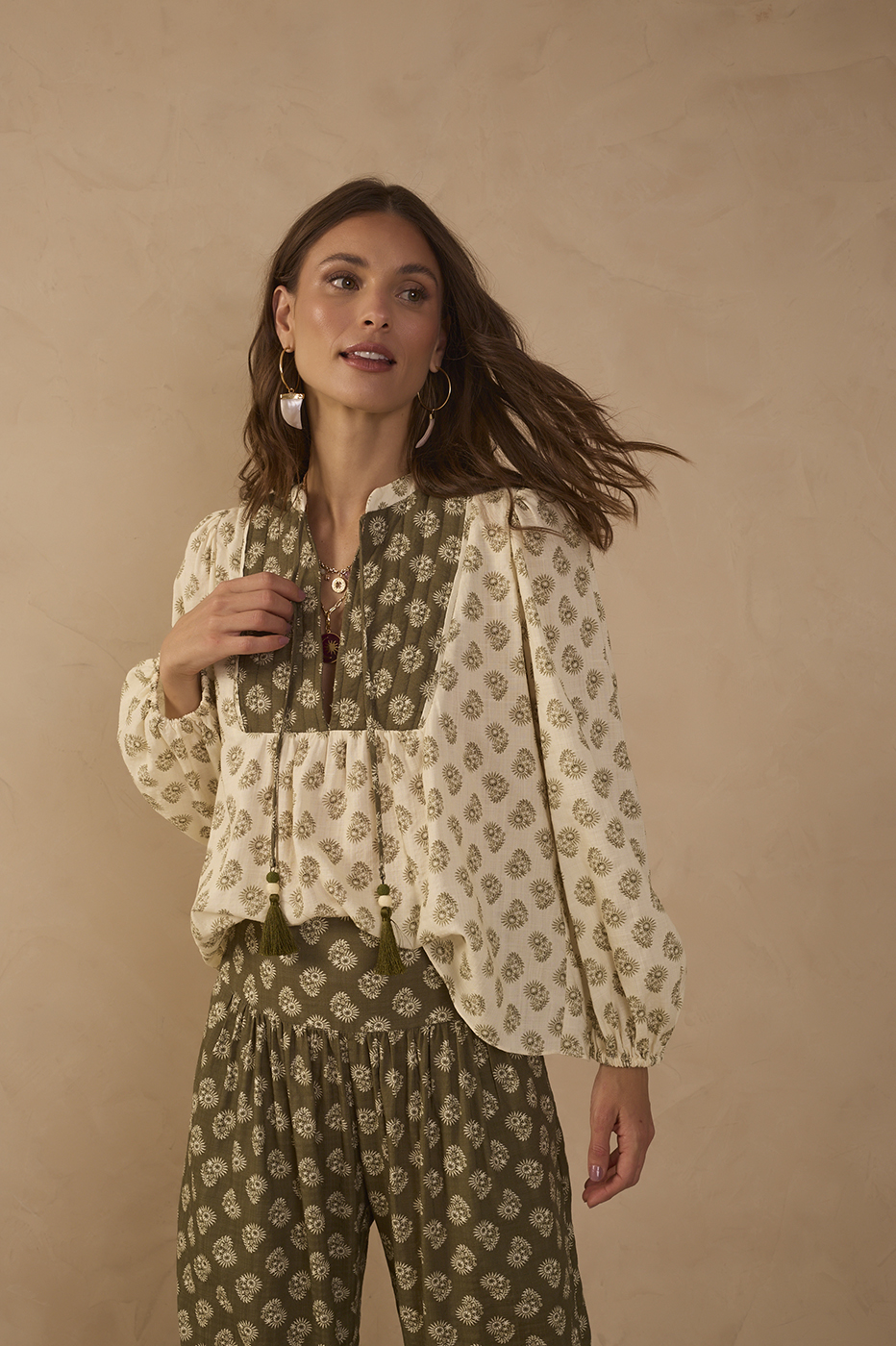 Off-White Front Ties Wide Sleeve Blouse_1