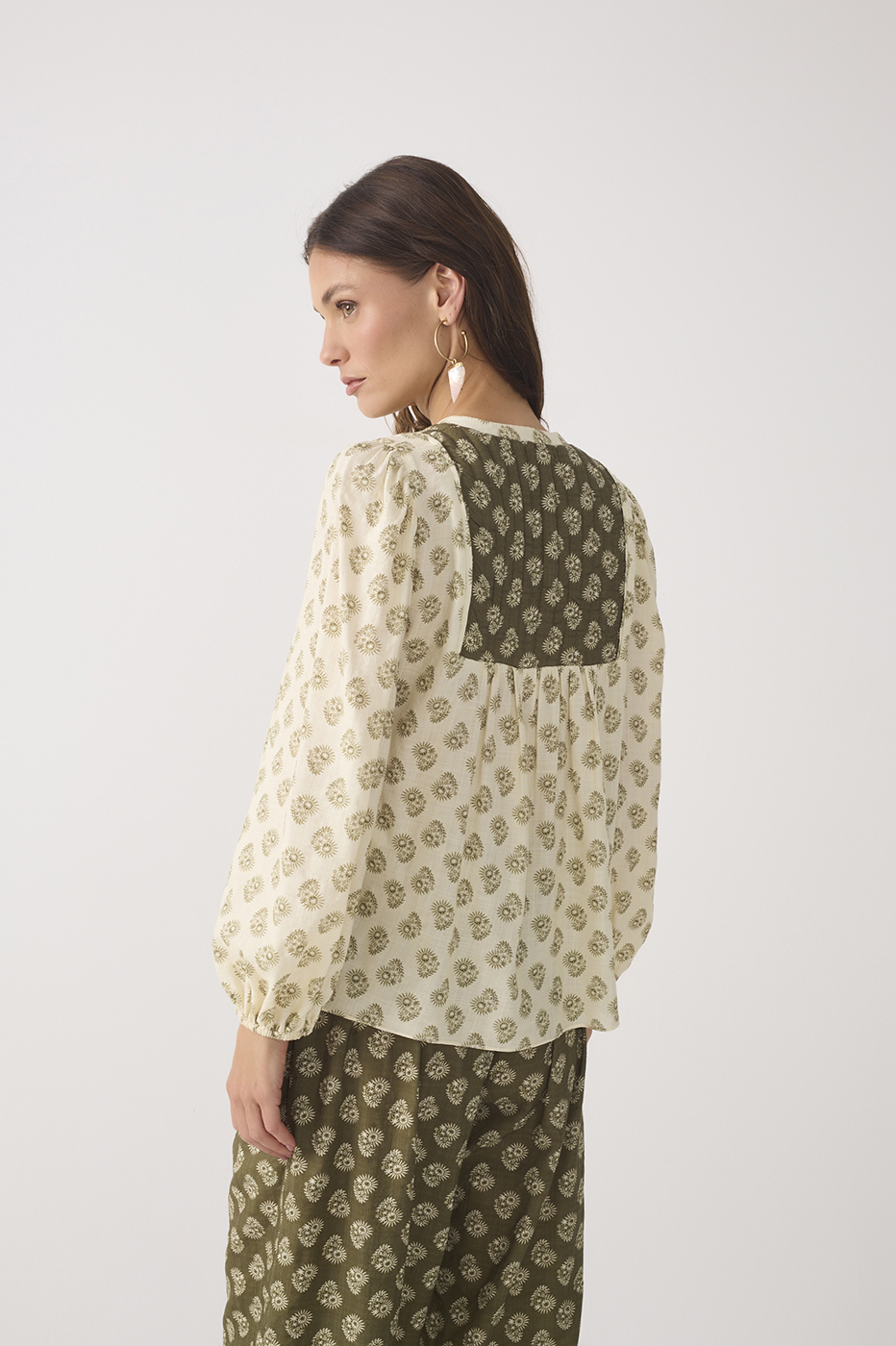 Off-white Miragem Mixed V Neck Front Ties Wide Sleeve Blouse_6
