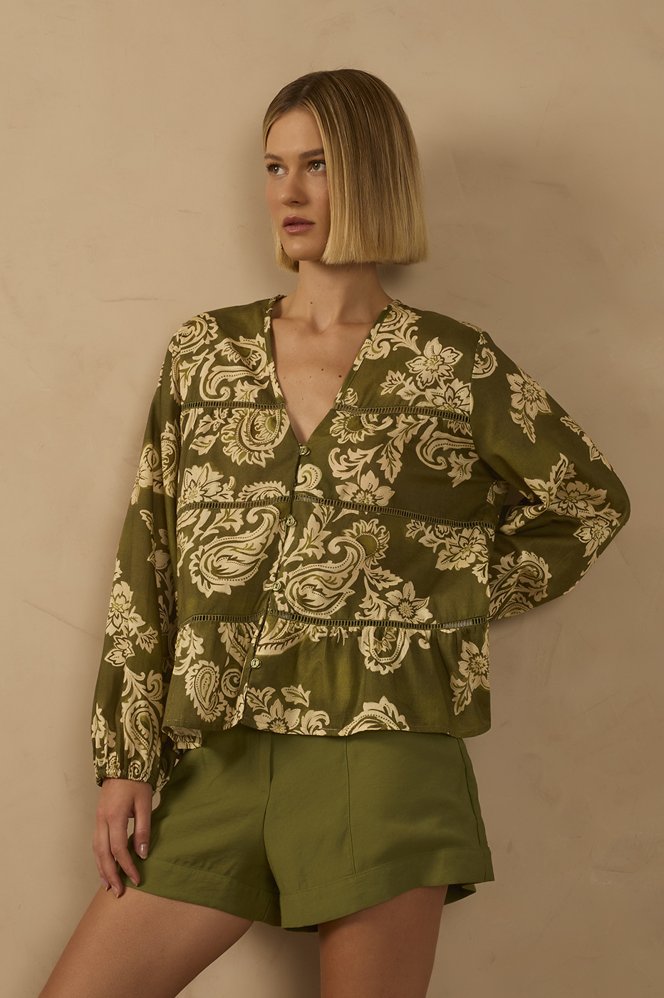 Green Buttoned Lace Long Sleeve Blouse_1