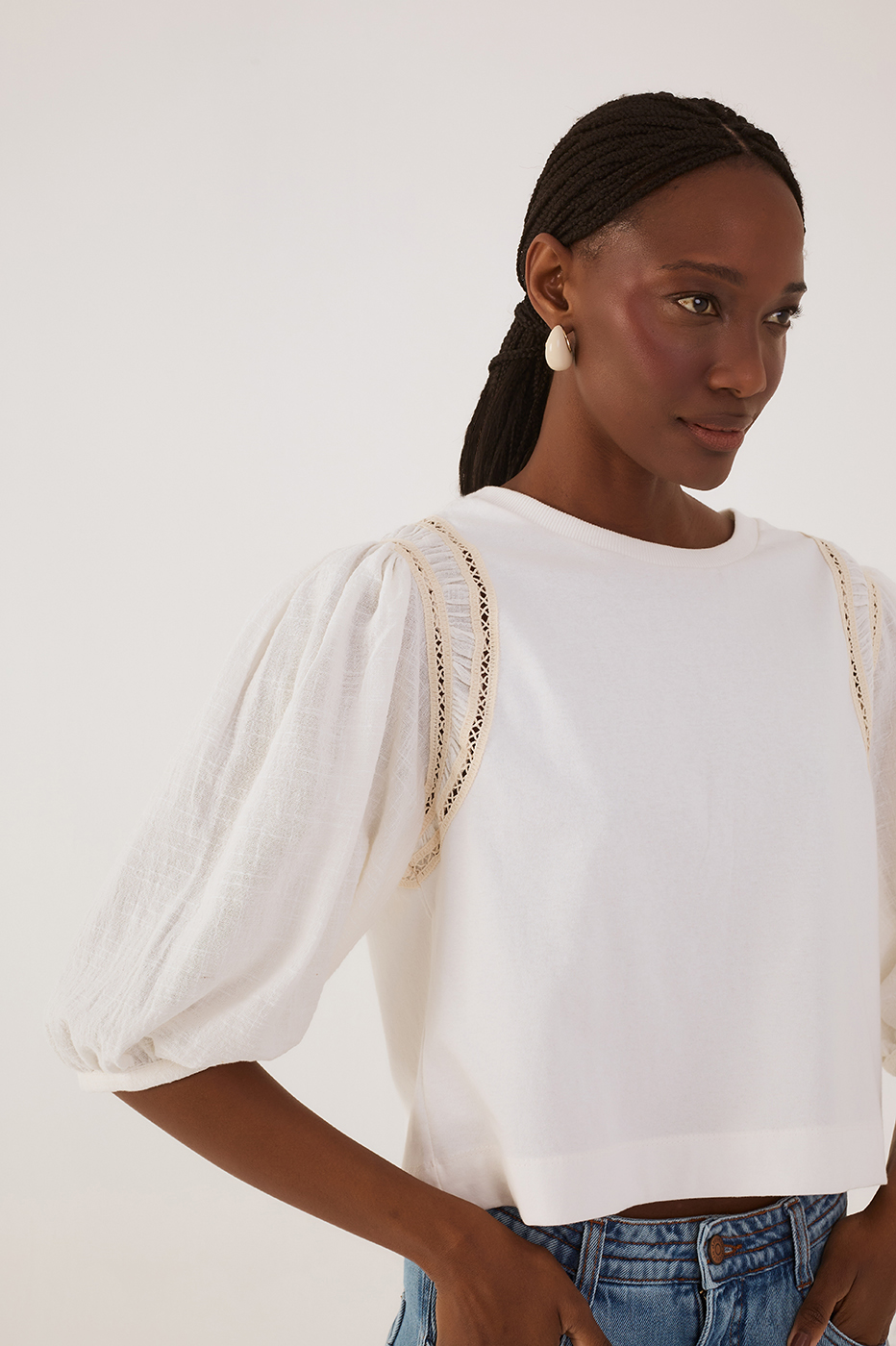 Off-White Crew Neck Lace Puff Sleeve Blouse_3