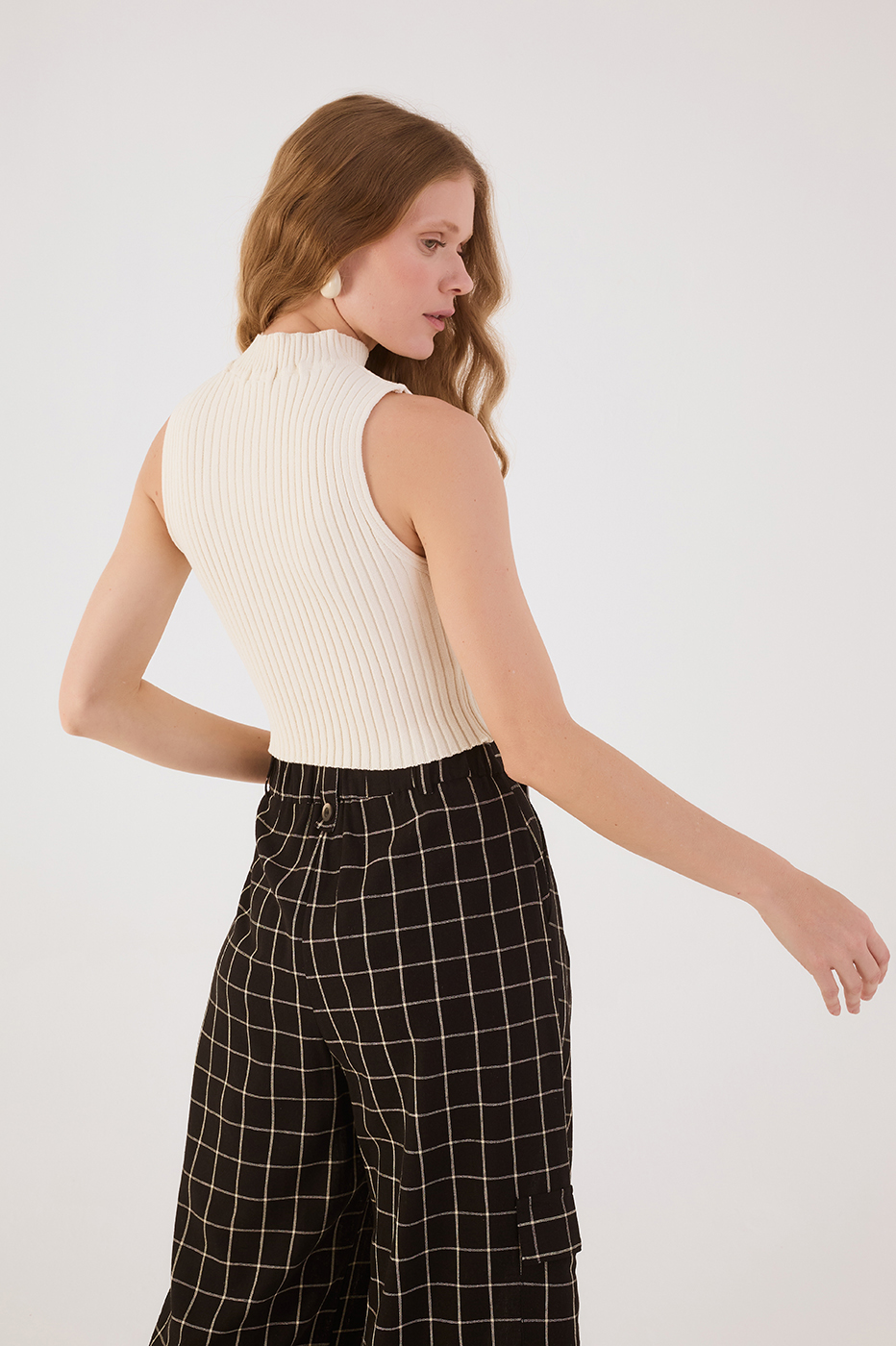 Off-White Ribbed Sleeveless Turtleneck