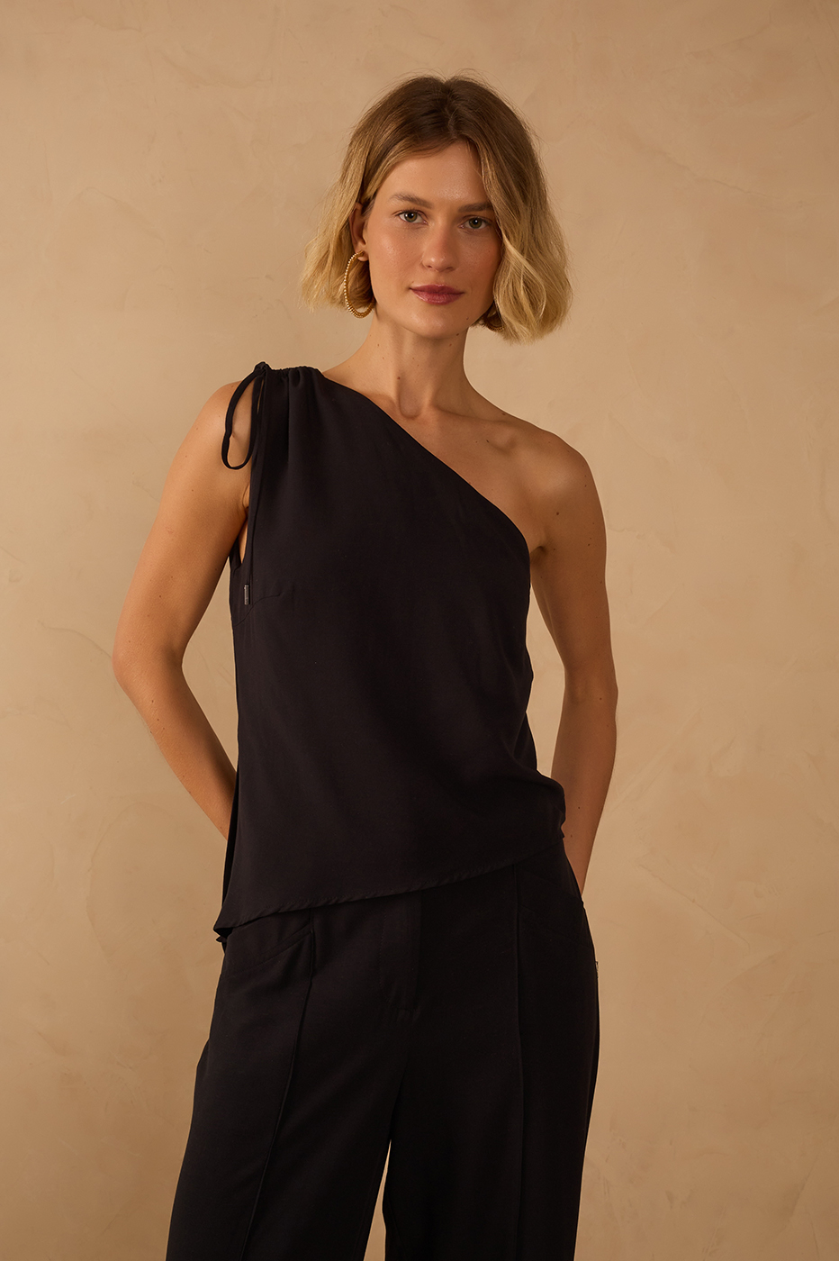 Black Asymmetric One-Shoulder Ties Blouse_1