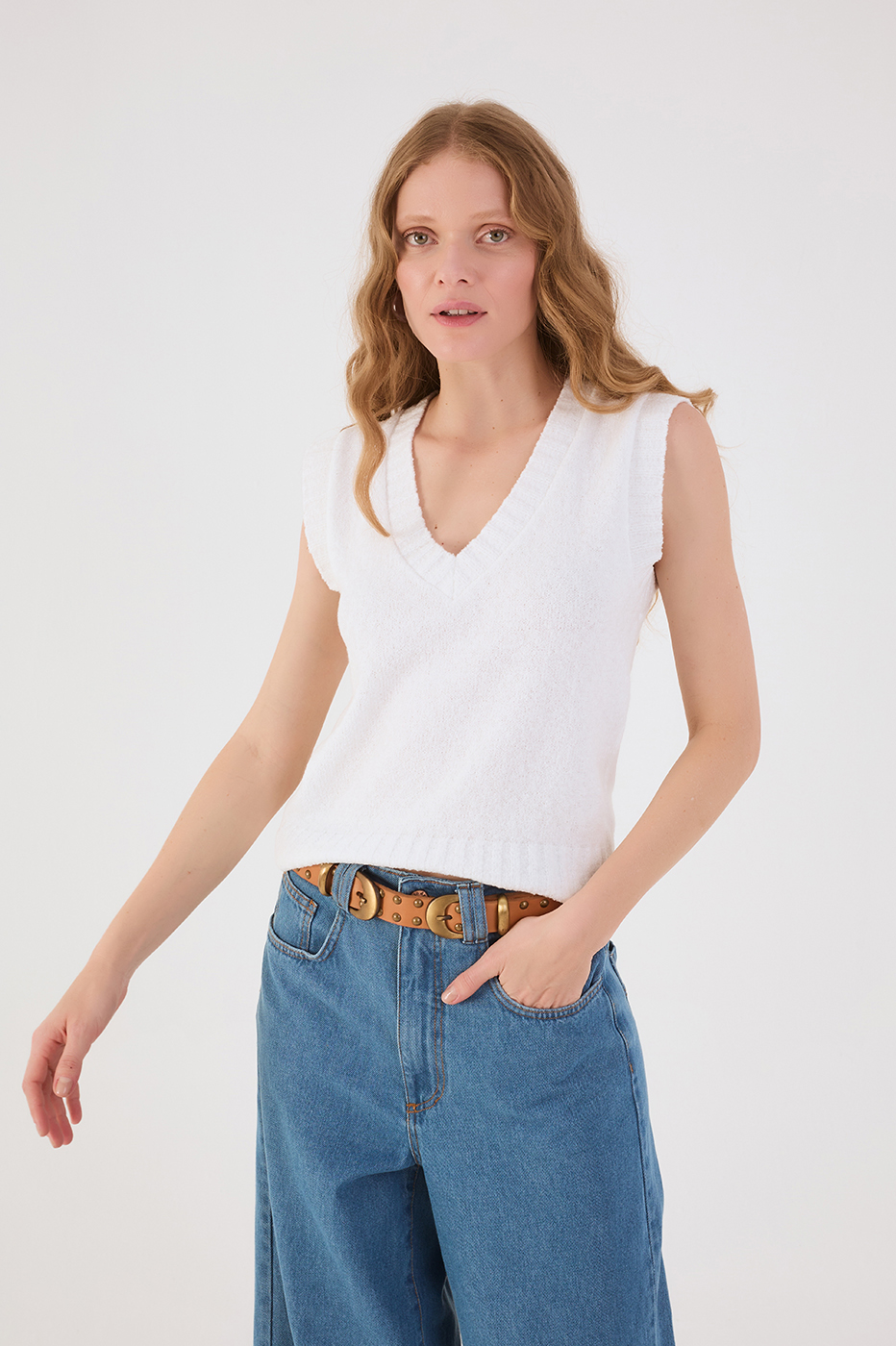 Off-White V Neck Sleeveless Tricot Vest_2