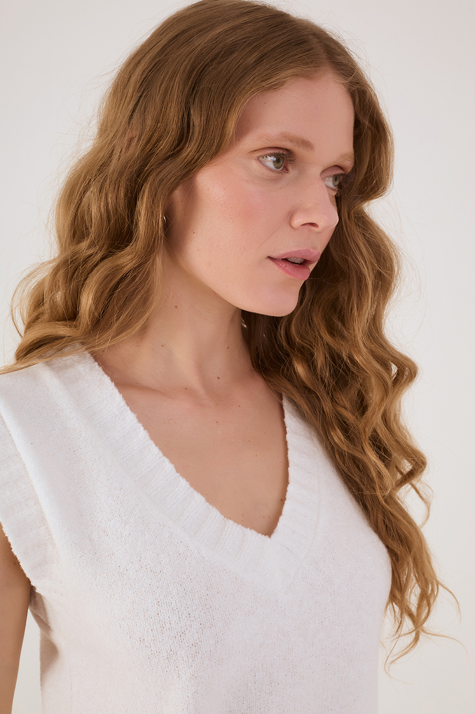 Off-White V Neck Sleeveless Tricot Vest_4