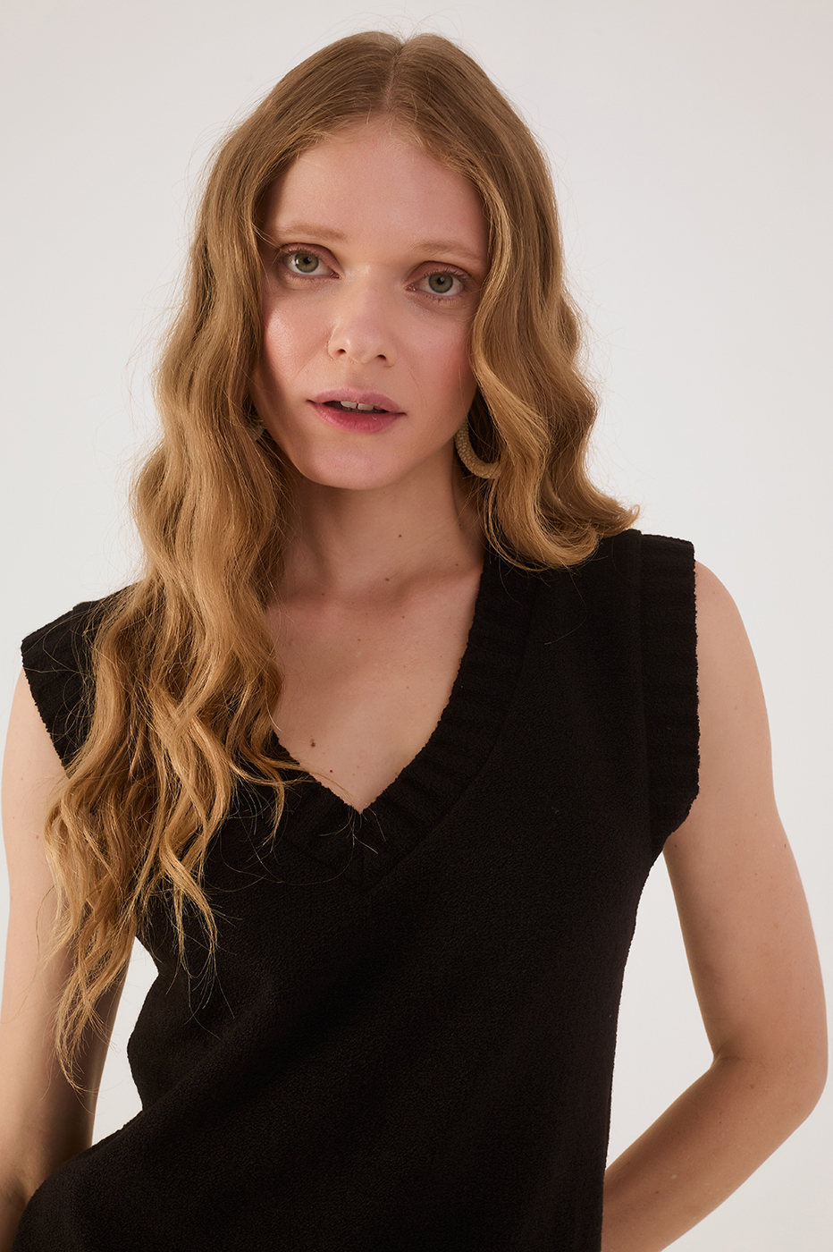 Black V Neck Sleeveless Tricot Vest_3