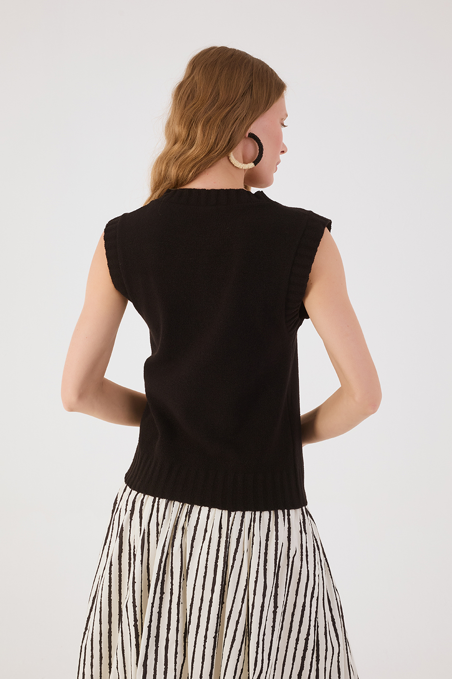 Black V Neck Sleeveless Tricot Vest_4