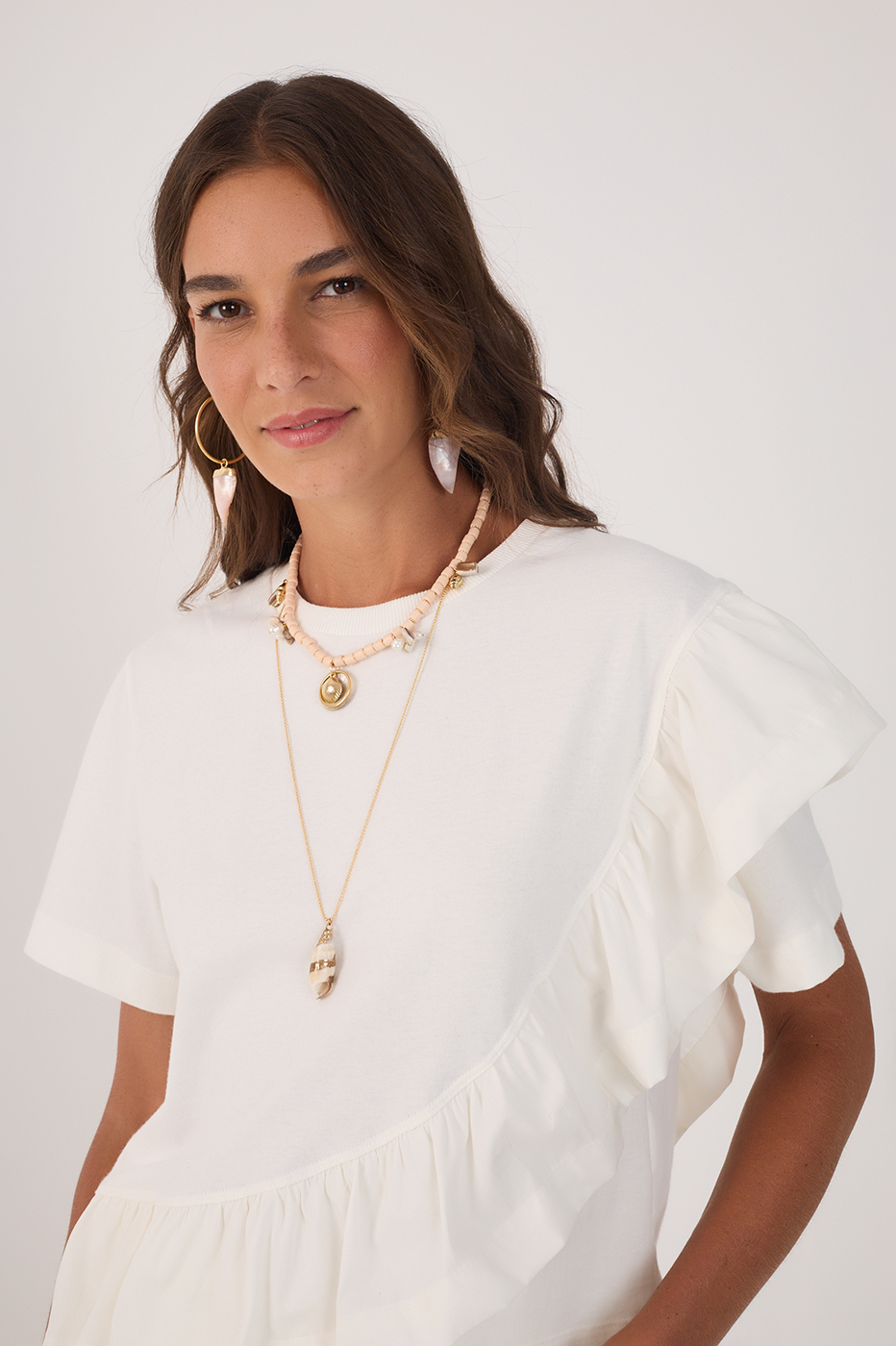 Off-White Crew Neck Short Sleeve Ruffled Blouse_3