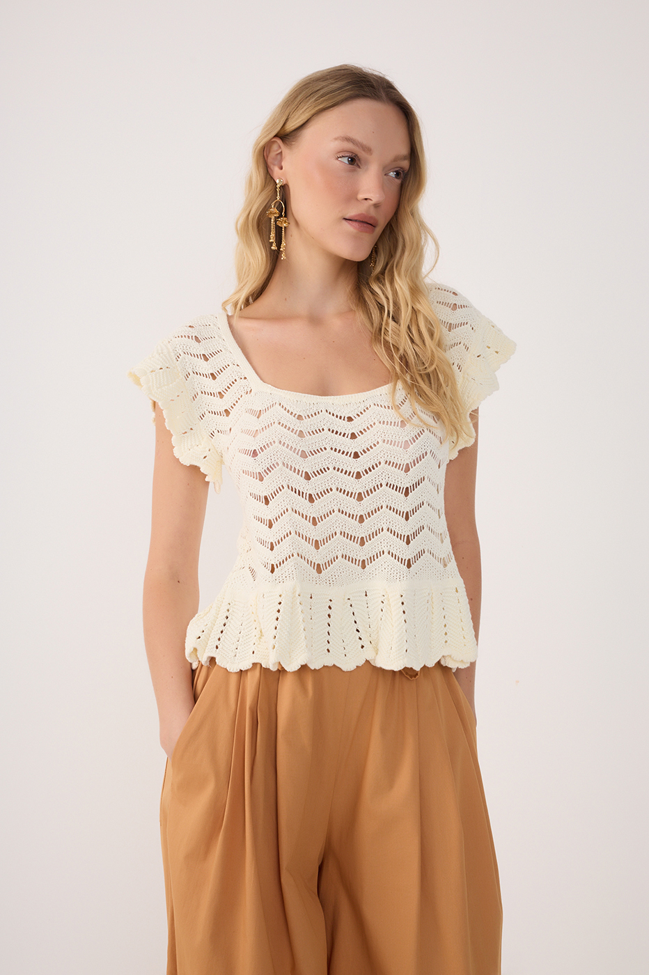 Beige Square Neck Sleeveless Tricot Blouse_2