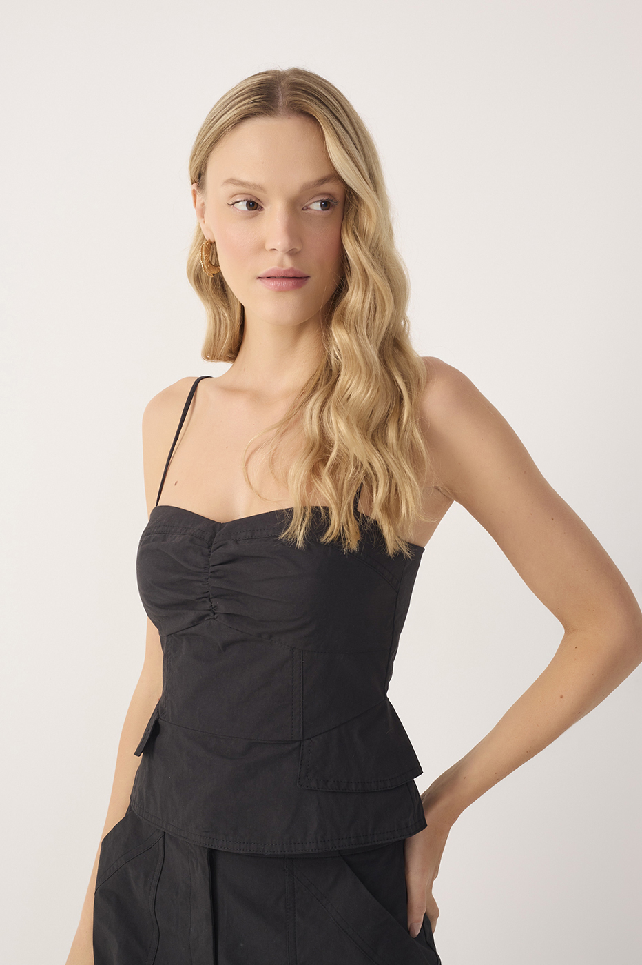 Black Square Neck Sleeveless Cotton Blouse_3
