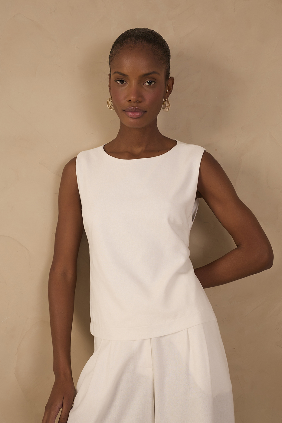 Off-White Open Back Ties Sleeveless Linen Blouse_1