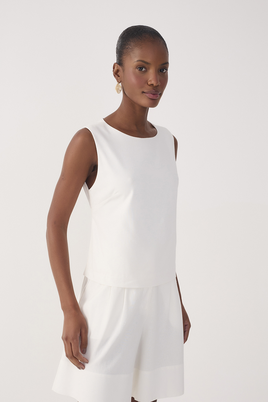 Off-White Open Back Ties Sleeveless Linen Blouse_2