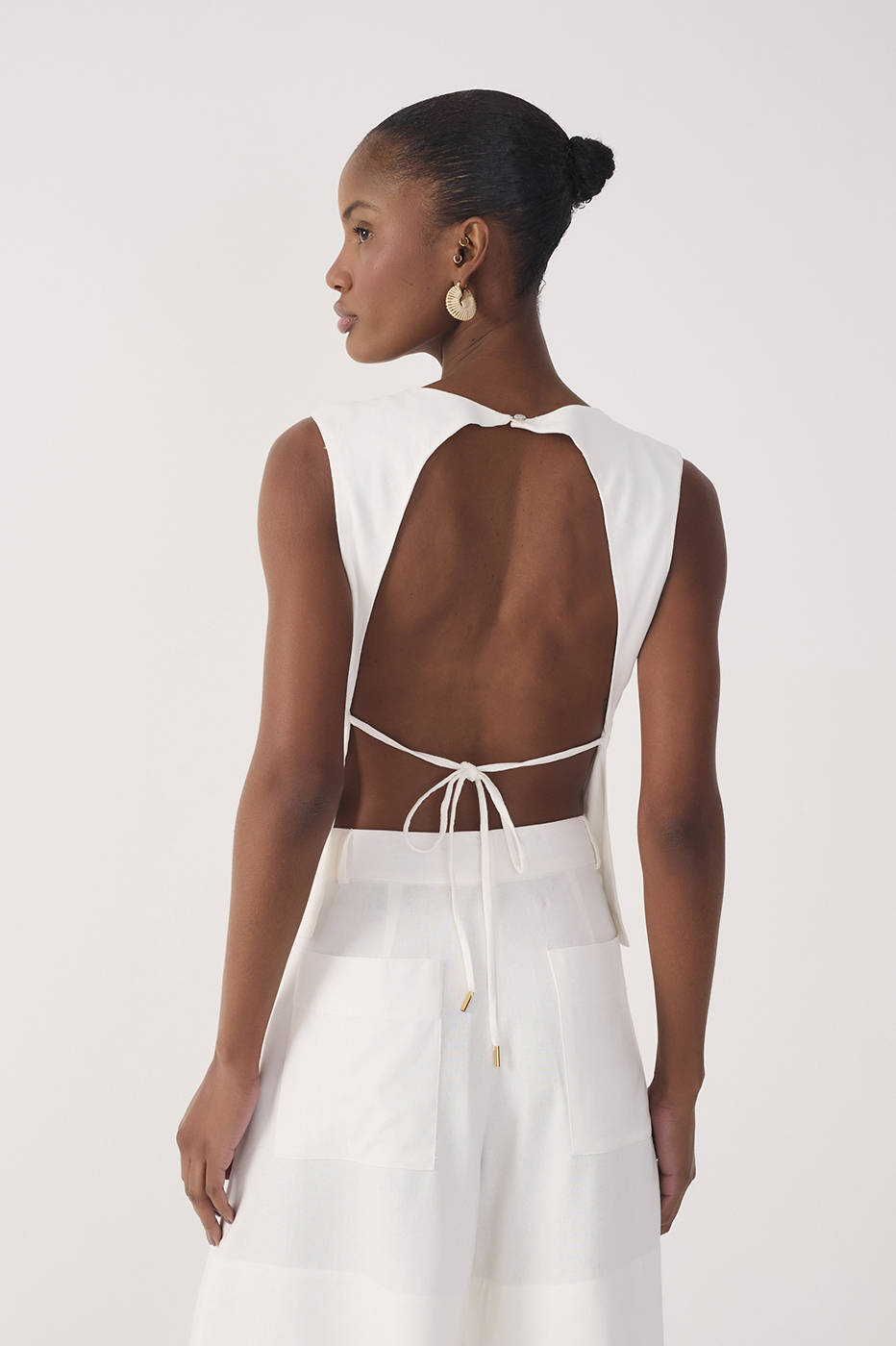 Off-White Open Back Ties Sleeveless Linen Blouse_5