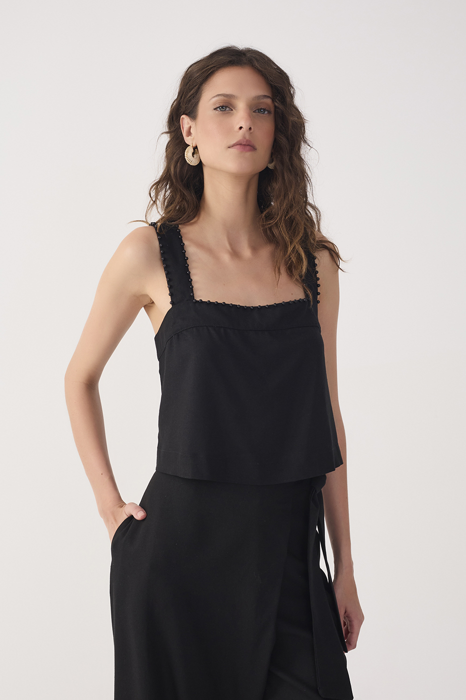 Black Sleeveless Beading Linen Blouse_2