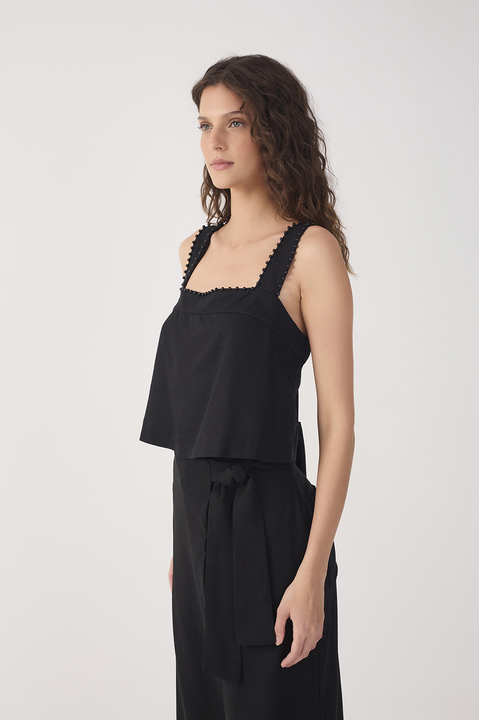 Black Sleeveless Beading Linen Blouse_3