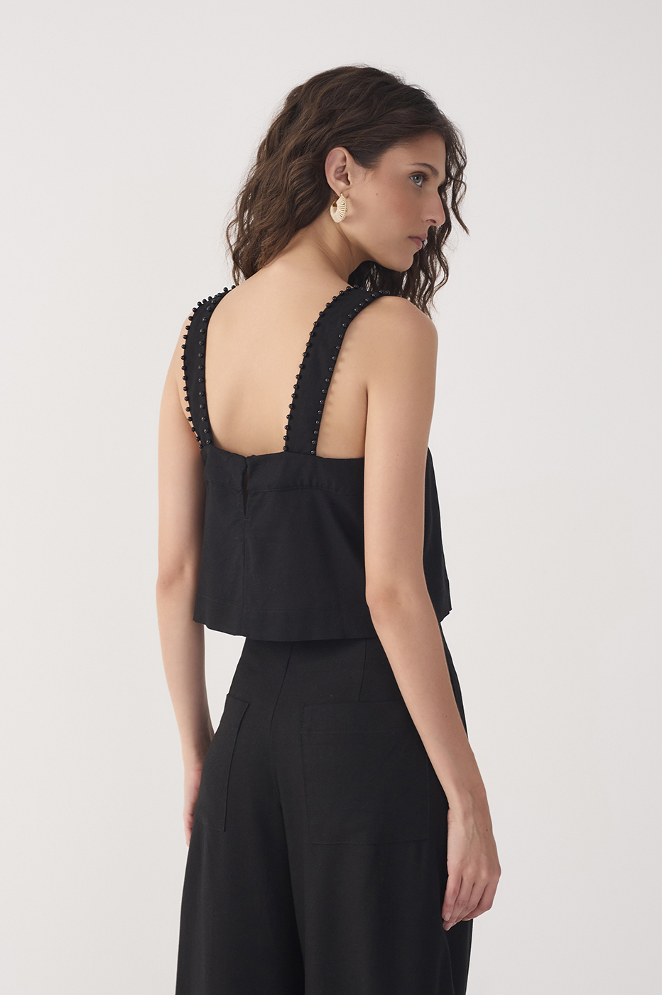 Black Sleeveless Beading Linen Blouse_5