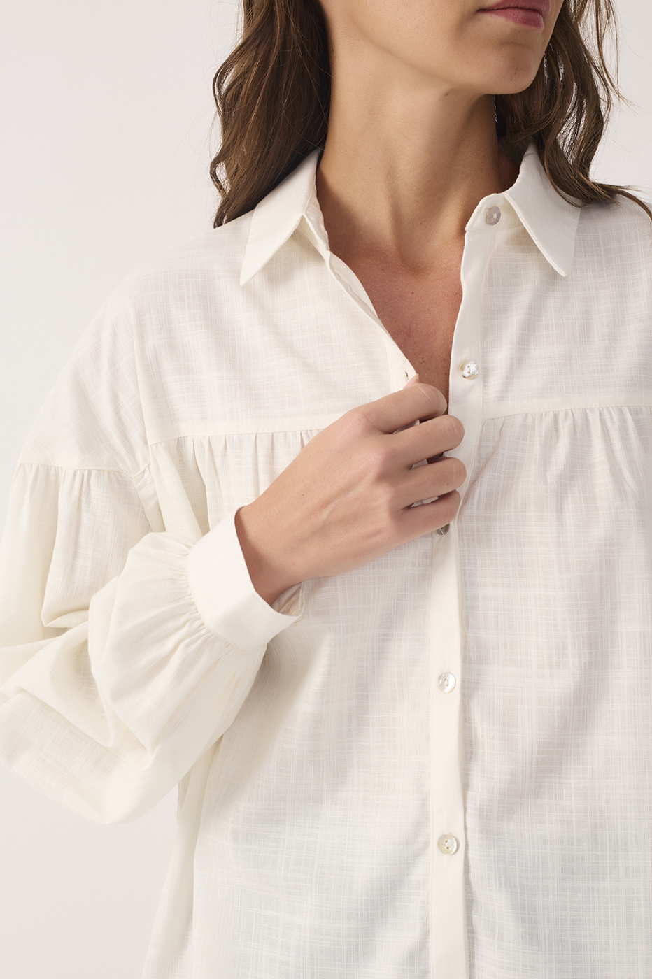 Off-White Collared Buttoned Cotton Shirt_5