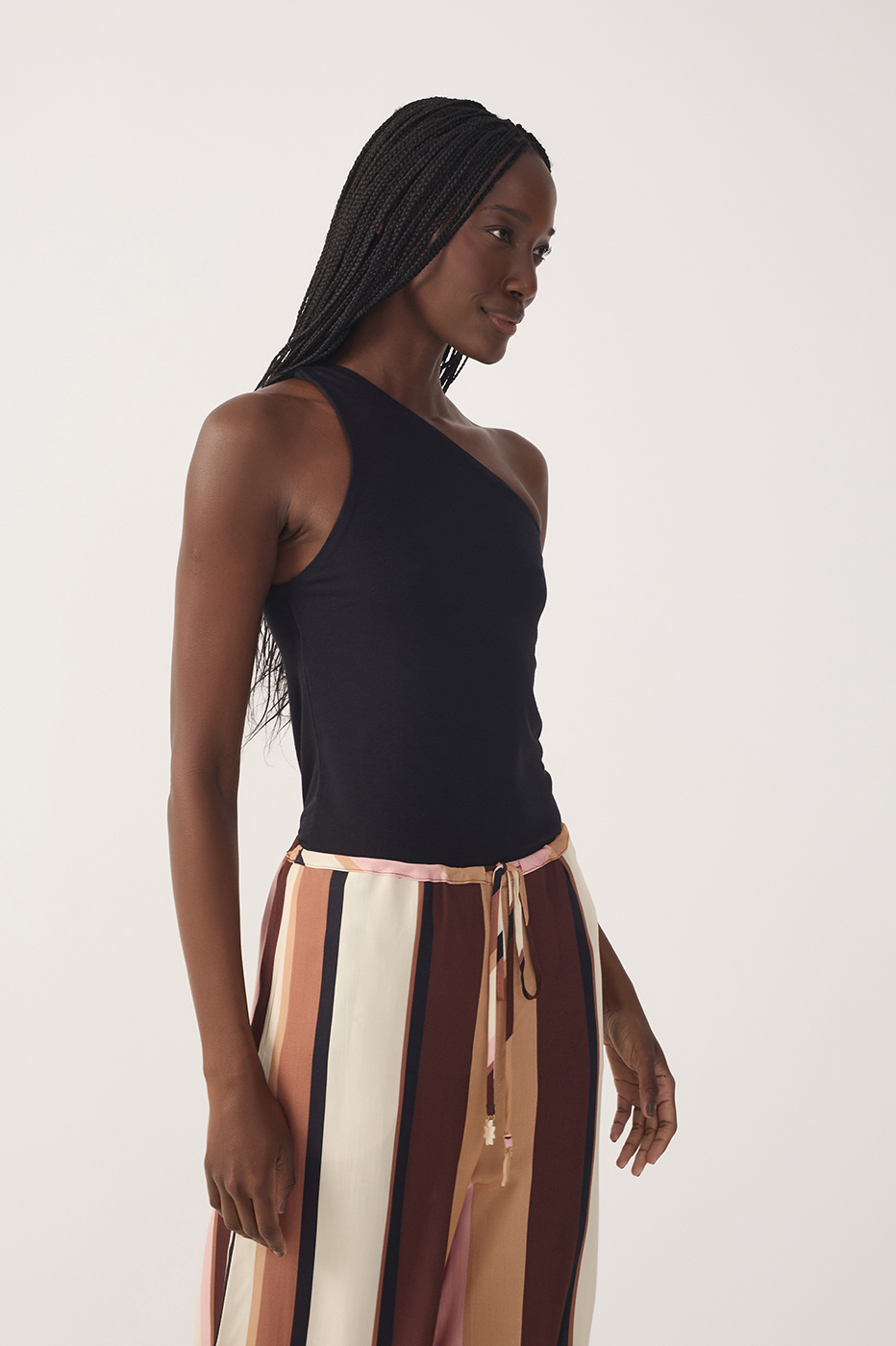 Black One-Shoulder Sleeveless Top_3