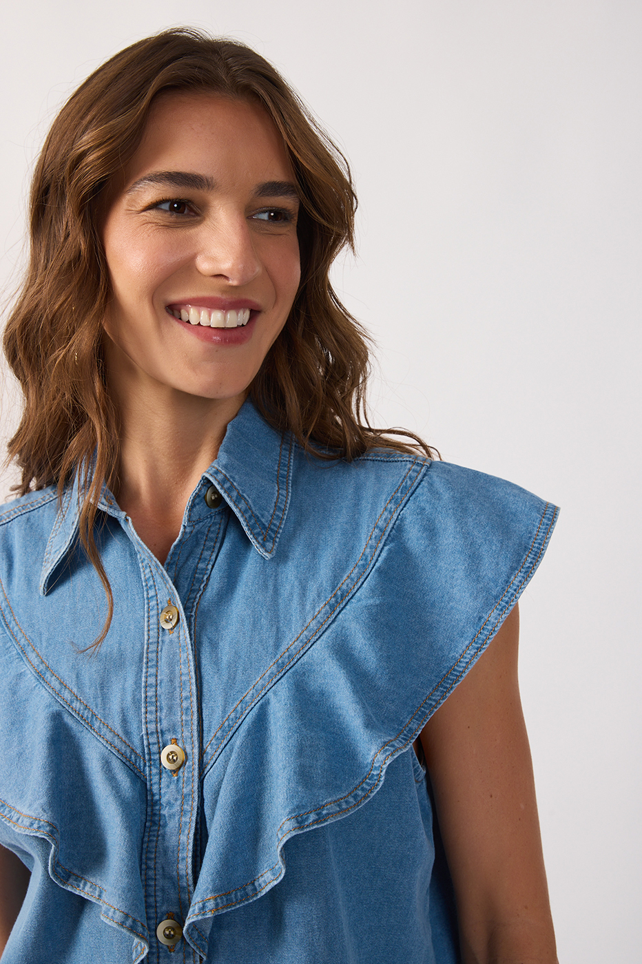Denim Collared Sleeveless Ruffled Blouse_4