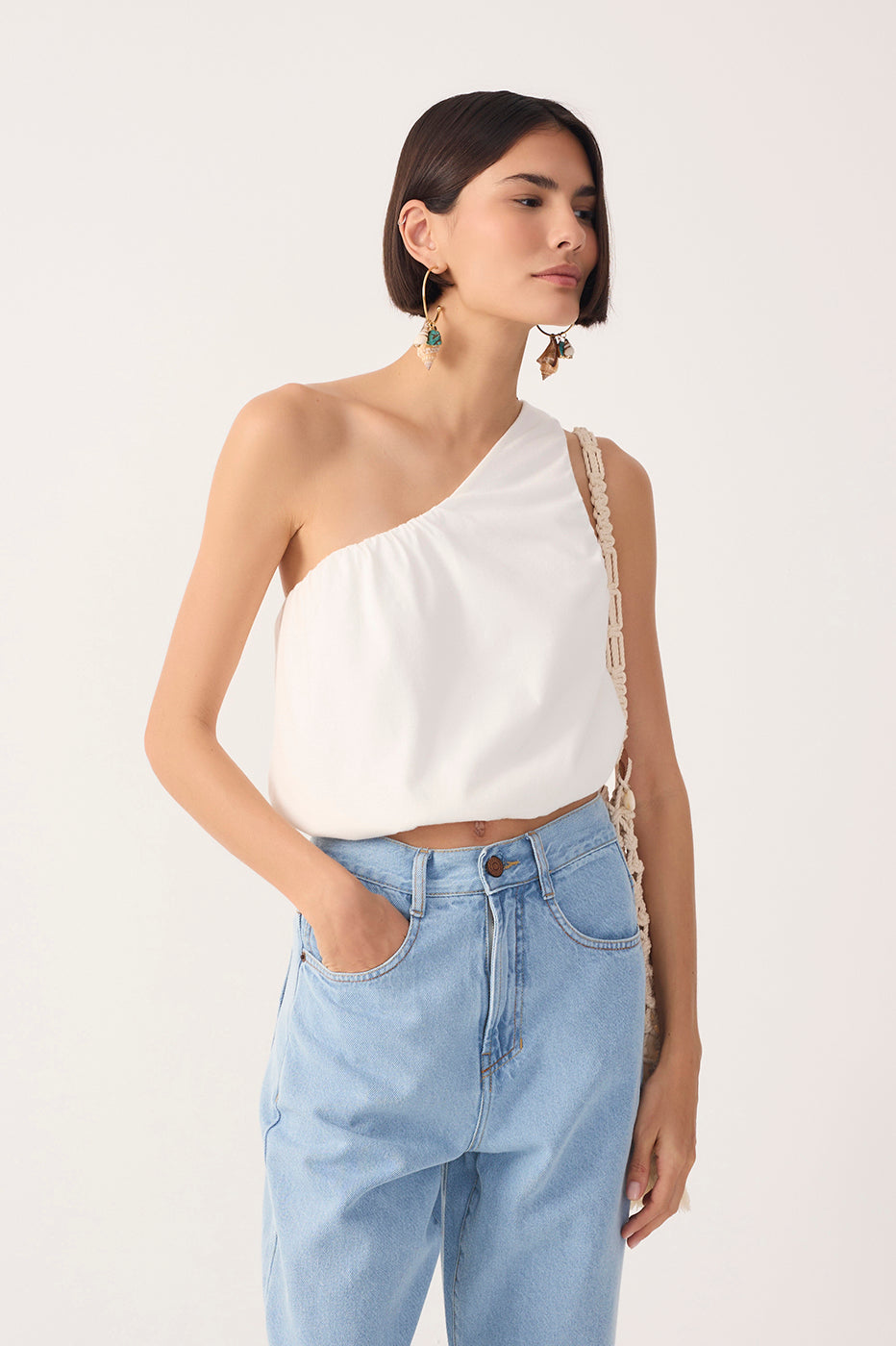 Off-White One-Shoulder Balloon Blouse_2