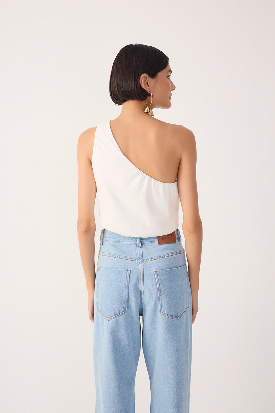Off-White One-Shoulder Balloon Blouse_6