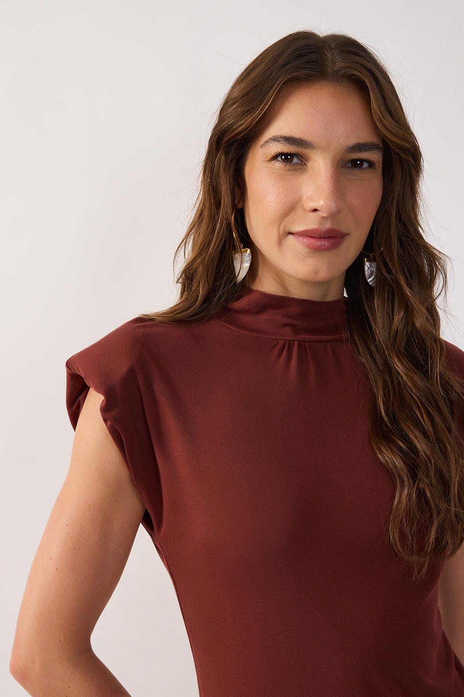 High Neck Shoulder Pad Sleeveless Blouse_4