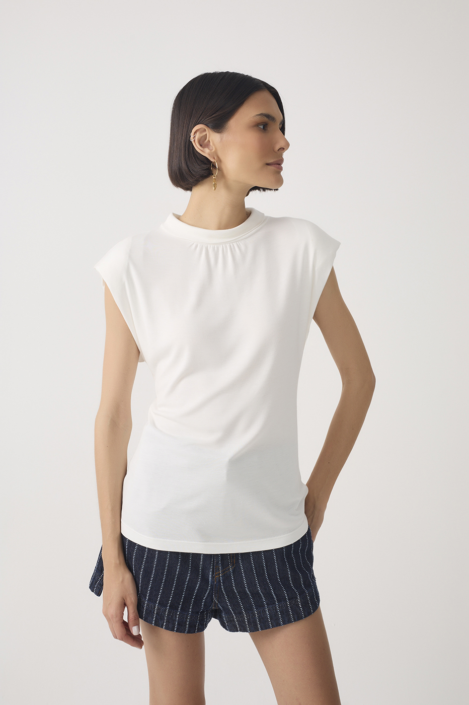 High Neck Shoulder Pad Sleeveless Blouse_2
