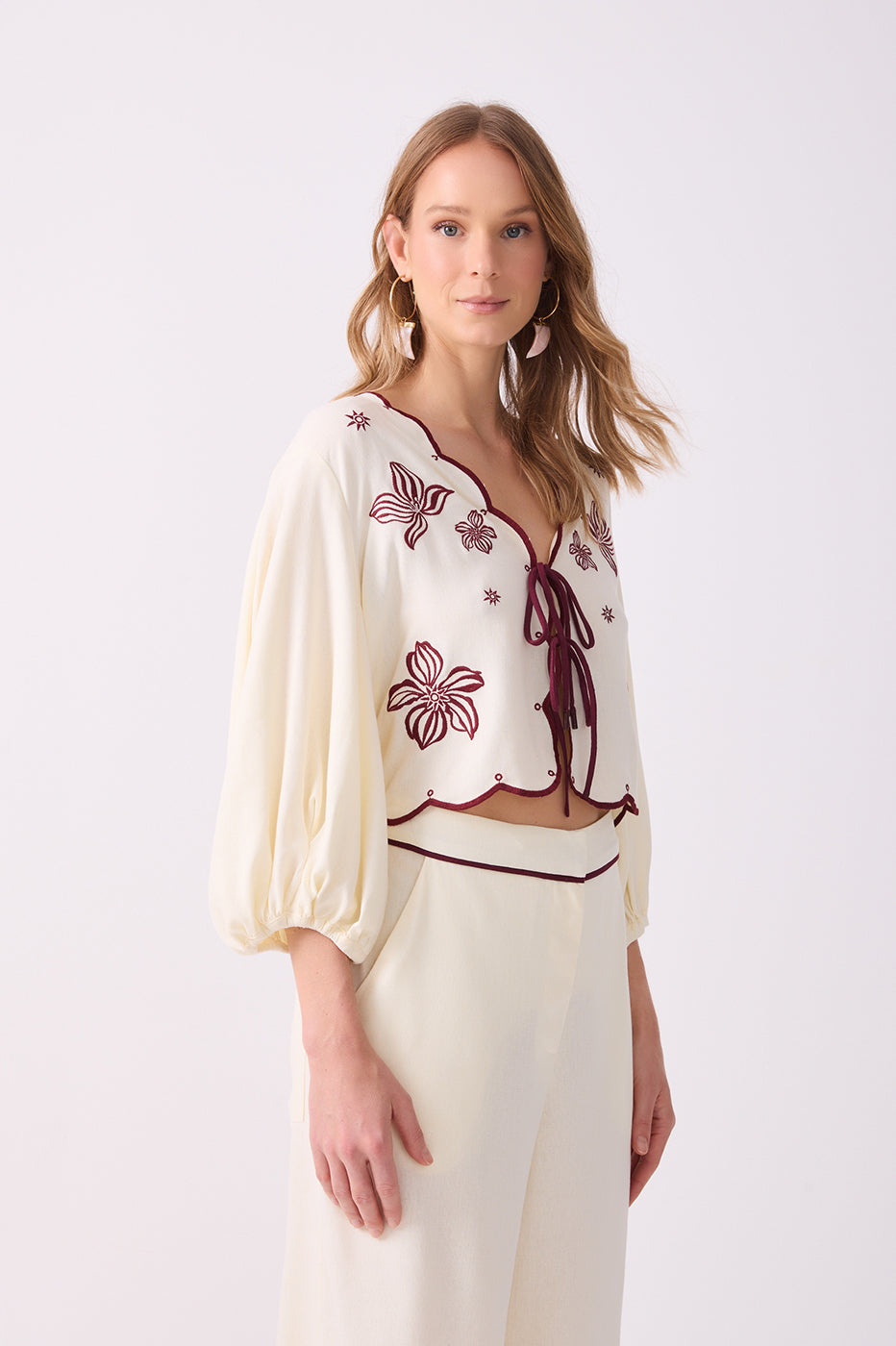 Off-white Embroidered Solar Front Ties Wave Hem Linen Blouse_2