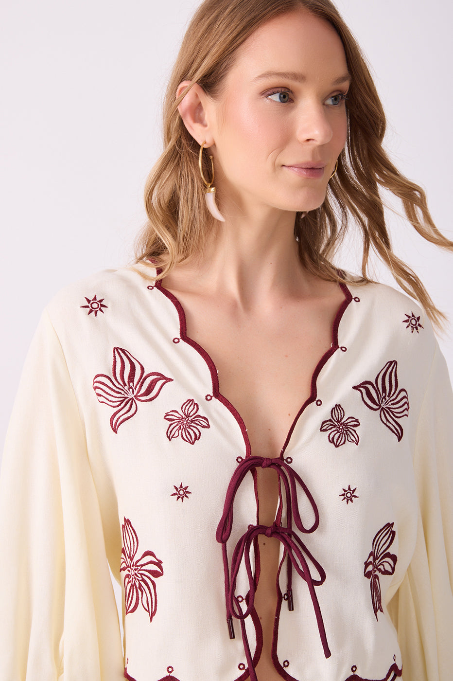 Off-white Embroidered Solar Front Ties Wave Hem Linen Blouse_4