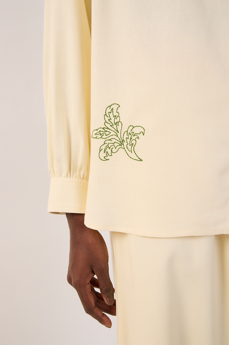 Off-White Embroidered Collared Shirt_5