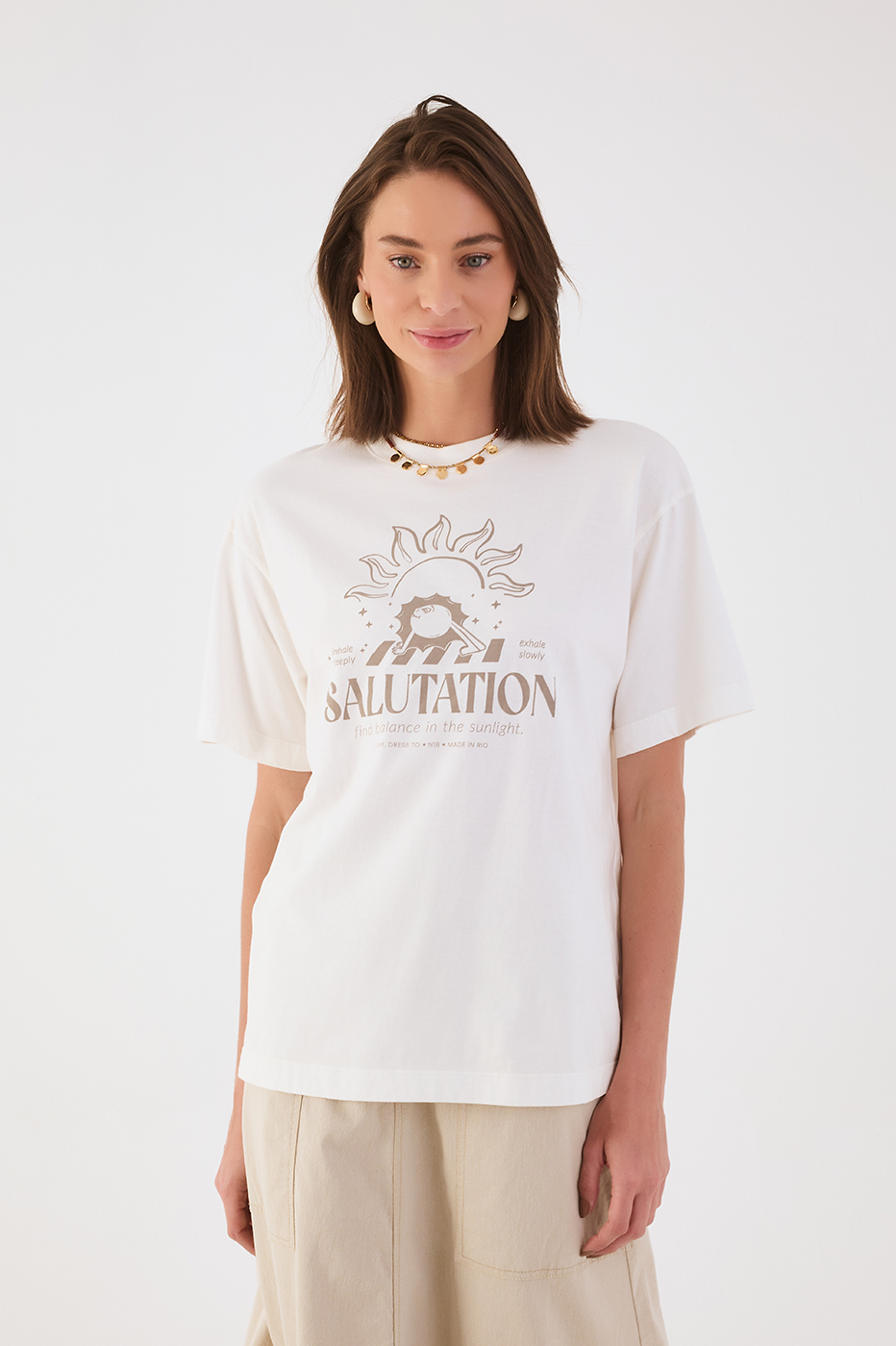 Off-White Salutation Crew Neck Short Sleeve Graphic T-Shirt_3