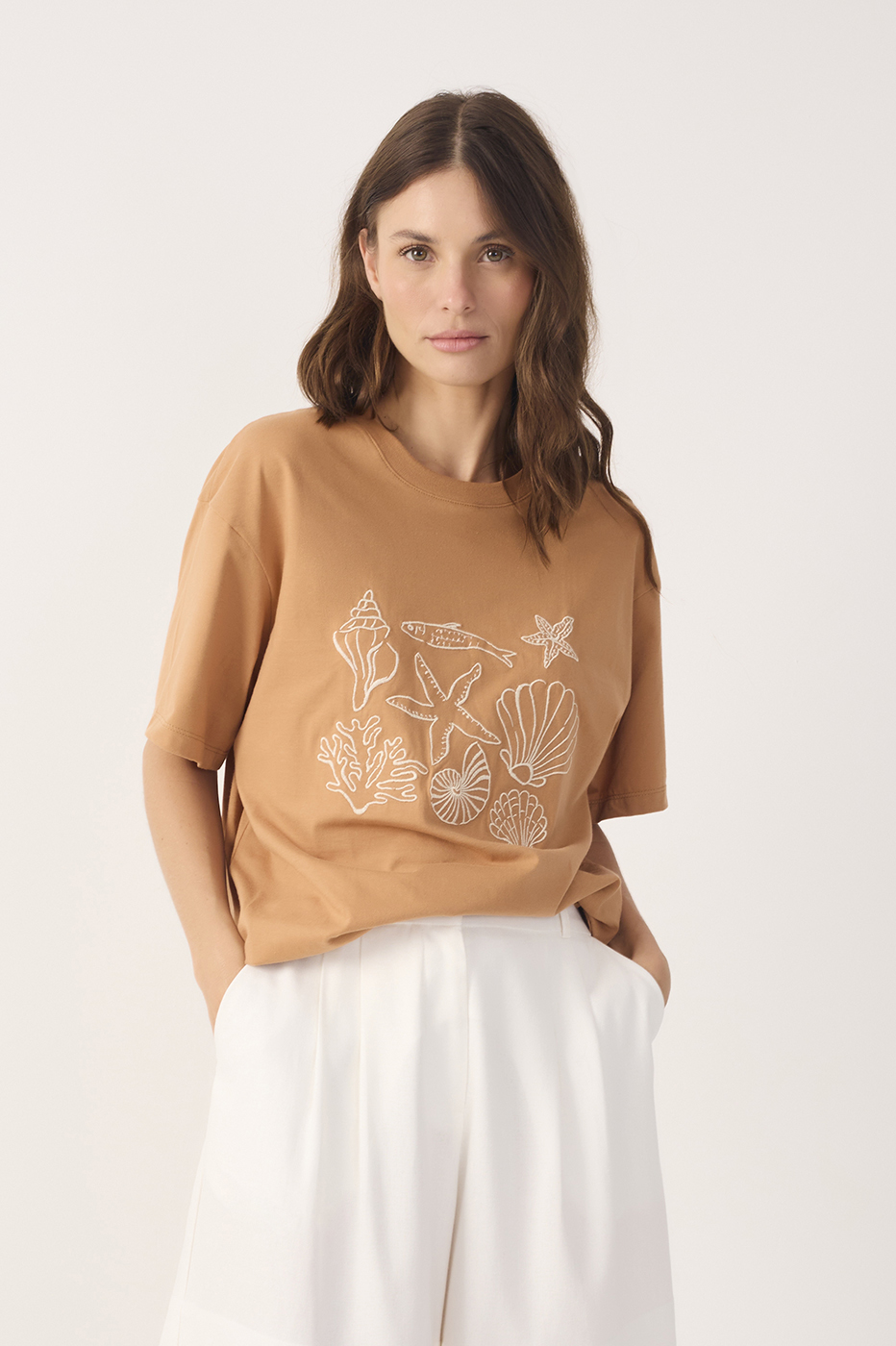 Beige Conchas Embroidered Short Sleeve T-Shirt