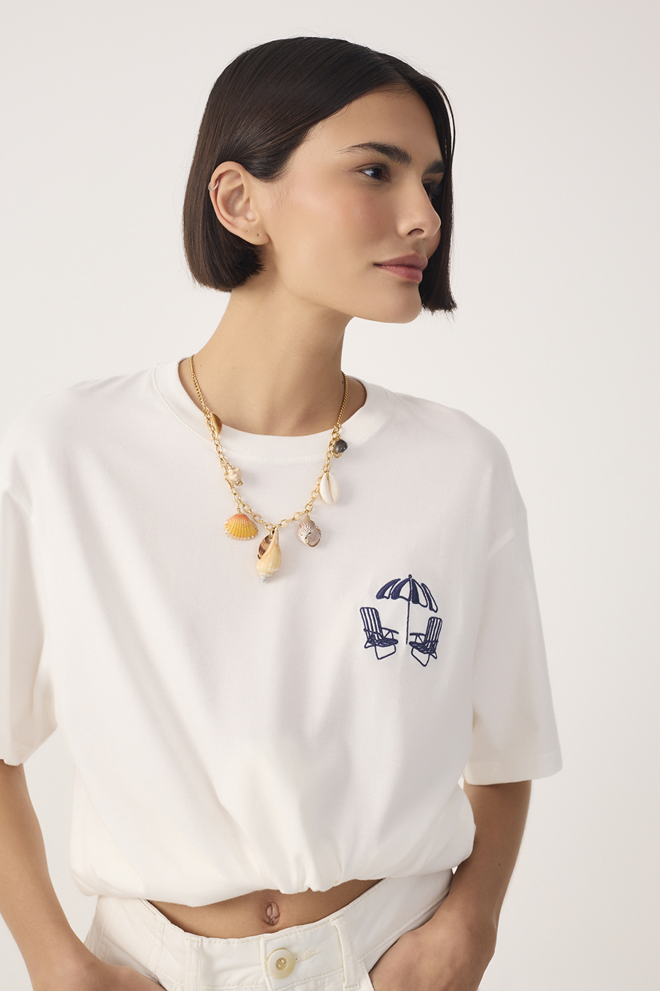 Beach Chair Embroidered T-shirt_4