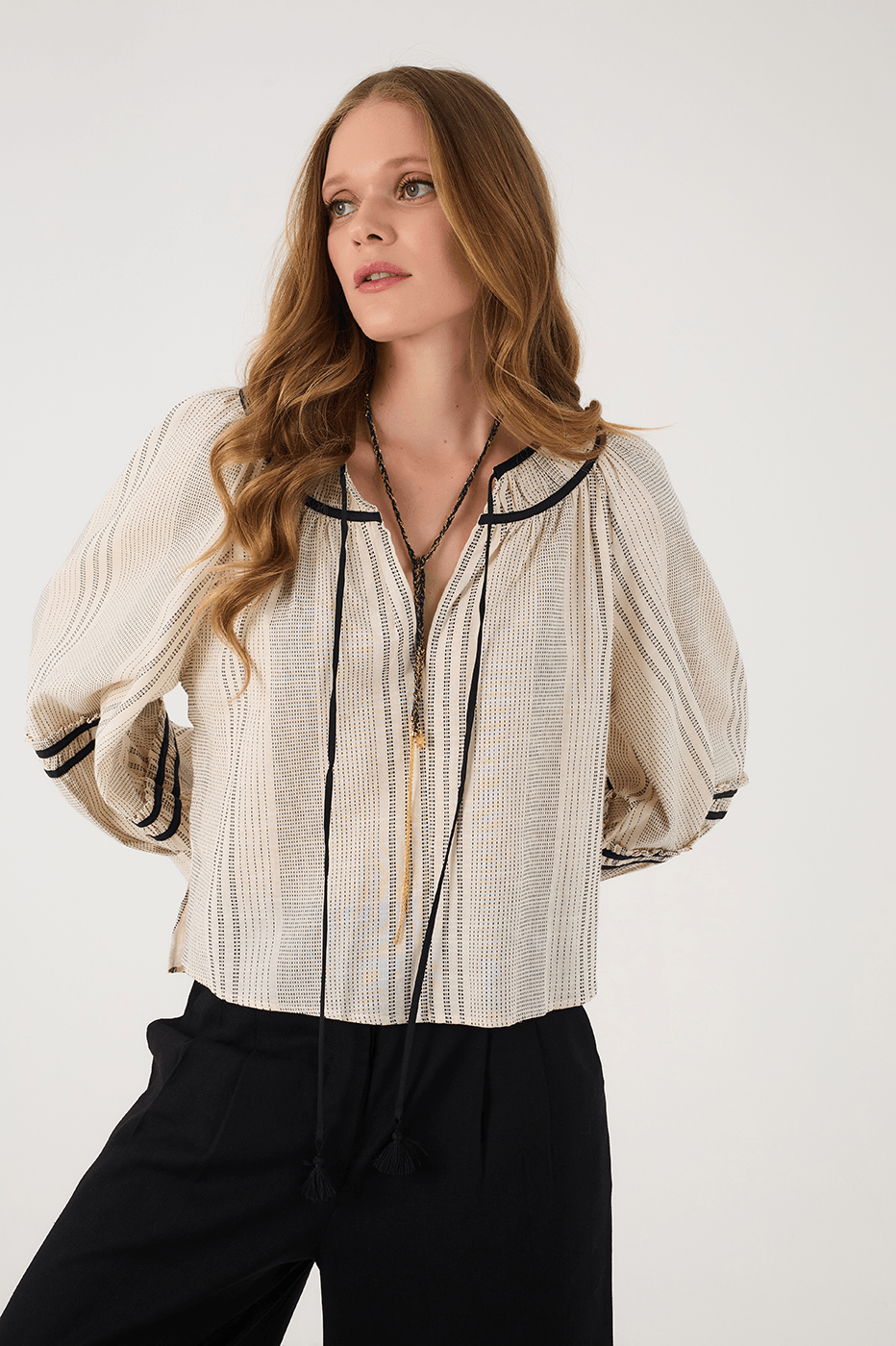 Off-White Front Ties Ruffle Blouse_3