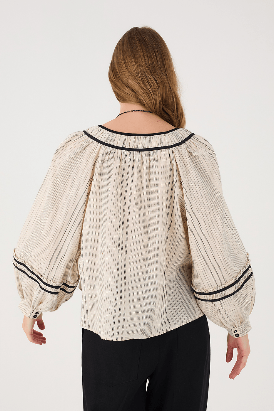 Off-White Front Ties Ruffle Blouse_7