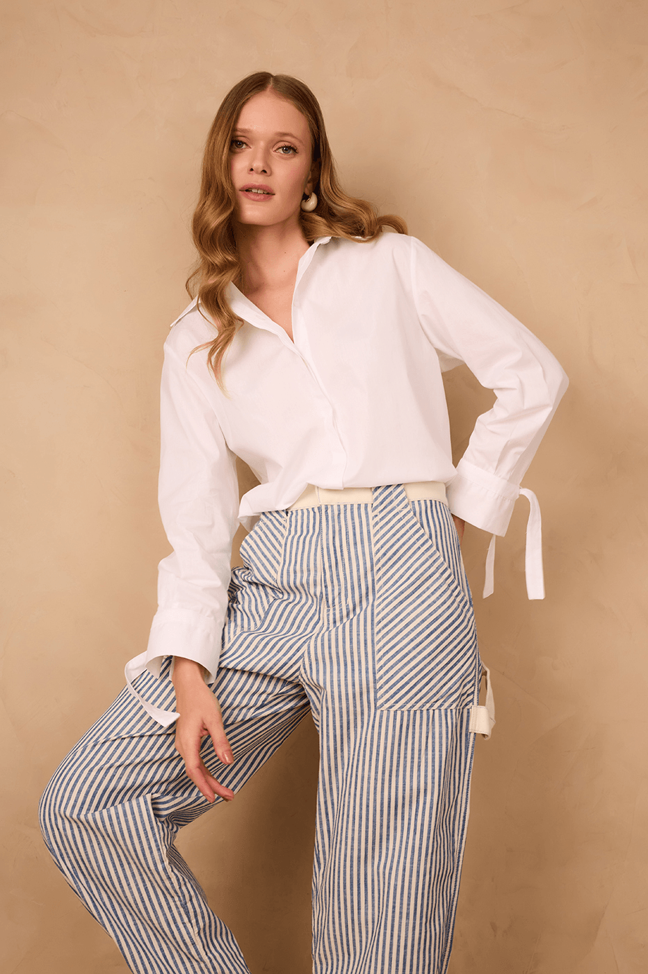 White Collared Buttoned Cuff Ties Cotton Shirt_1