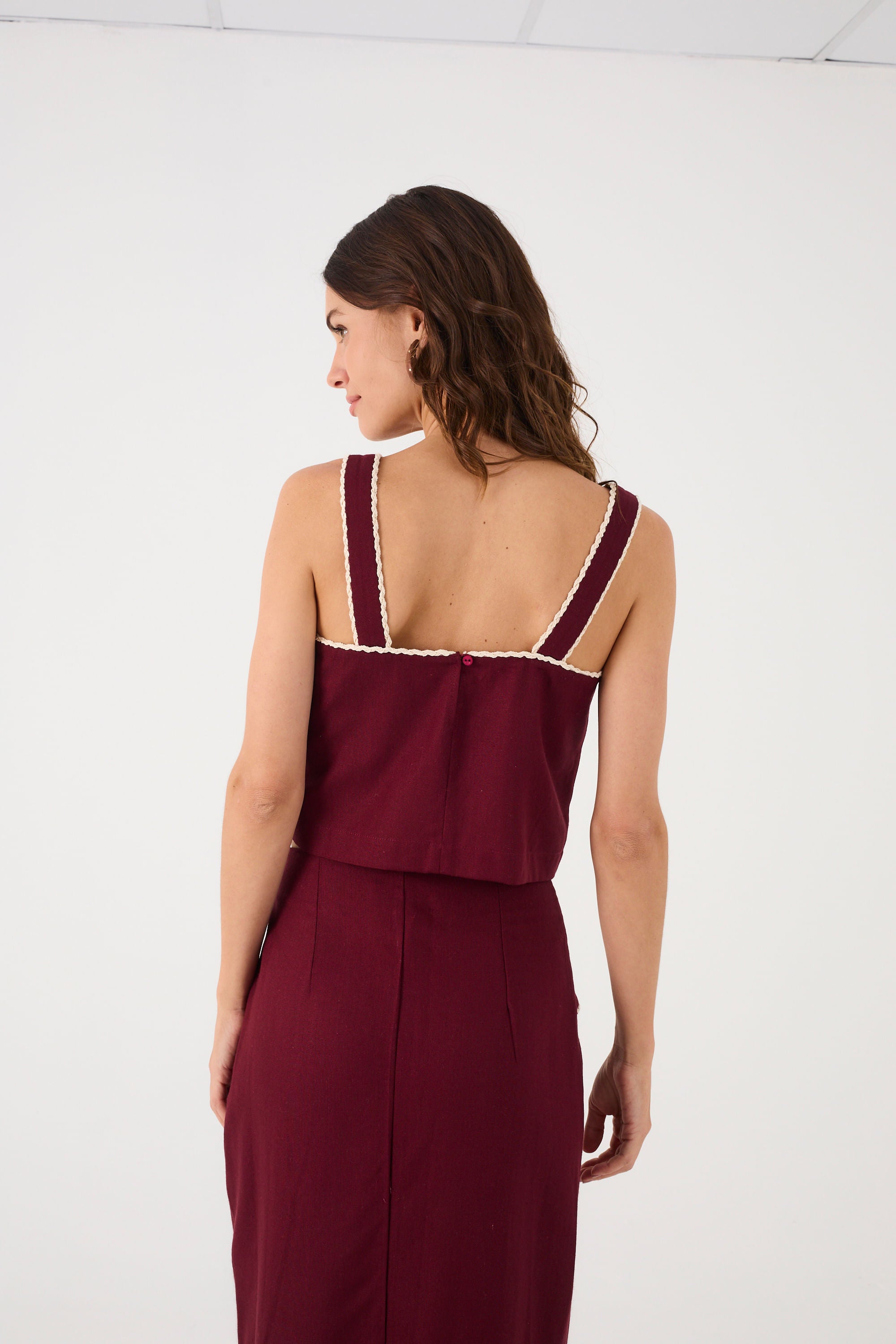 Wine Bossa Square Neck Crochet Trim Linen Crop Top_5